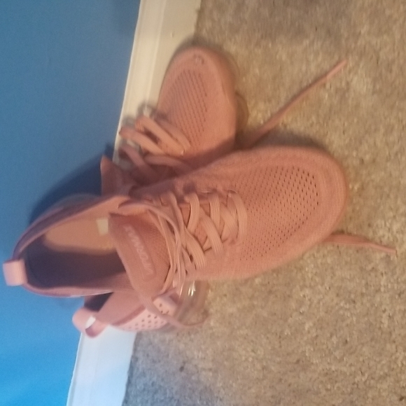 Looking for more vapormax - Picture 7 of 10